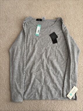 Women gray Stitch Fix top large colour works